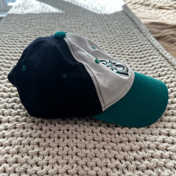 Seattle Mariners Hat - Picture 4 of 4